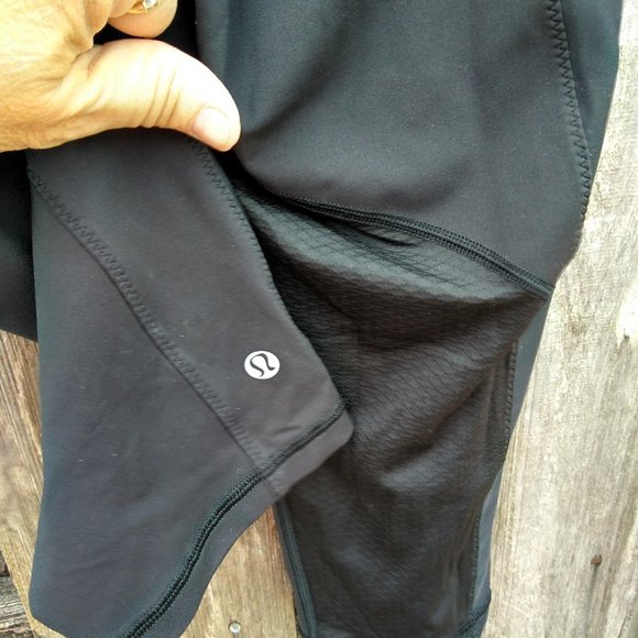 Lululemon black capri leggings 10 - Picture 6 of 6